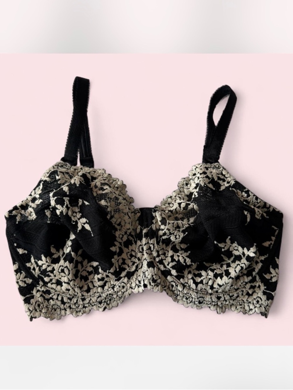 Wacoal Embrace Lace Underwire Bra, Style 65191 in Black/Ivory (US 32DDD)